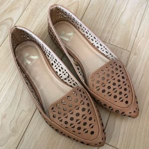 Report Laser Cut Pointed Toe Flat Sz 5.5